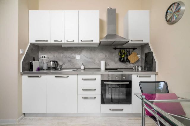 Cozy Nest near Eagle's Bridge with Workspace - Photo 4