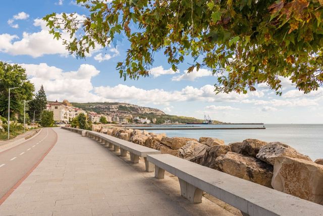 Seaside Luxury Beach Vacation Home – Balchik