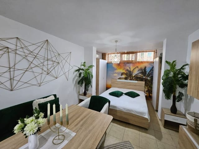 Tropical Chic for Two – Basement Studio  Escape