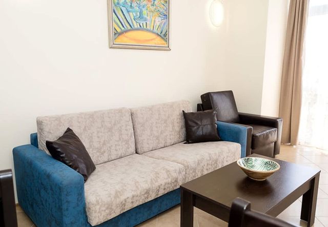 Seaside Bliss: Elegant 1BD with Stunning View