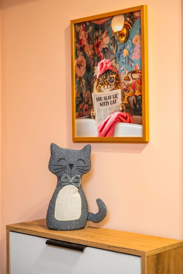 Warm & Stylish Retreat in a Quiet Area