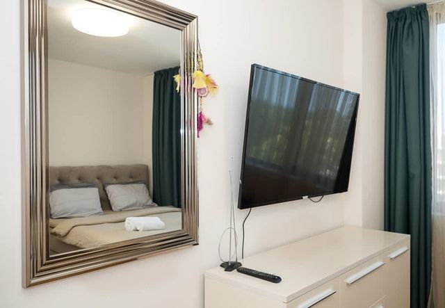 Stylish City Living by the Sea - 2BR Flat + Parking