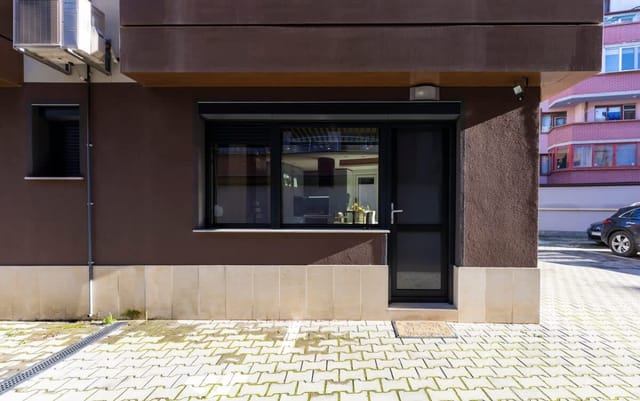 Modern 1BD Flat with Parking near the city centre