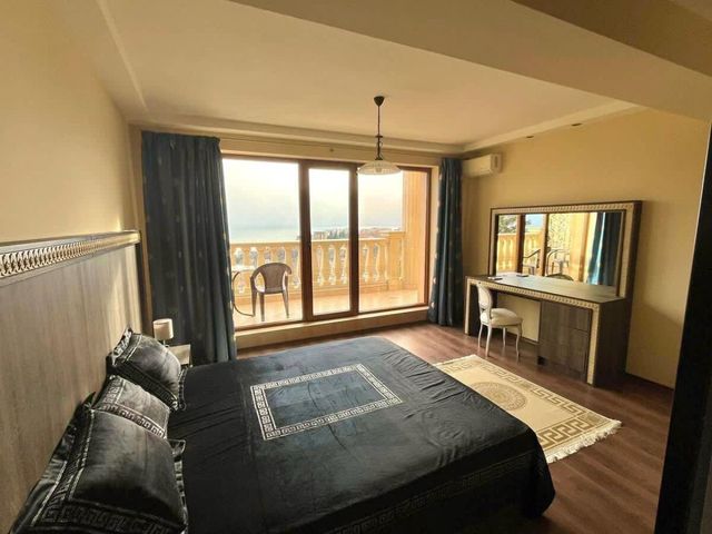 Elegant Apartment with Balcony in Argisht Palace