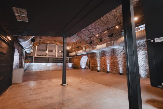 Three Railway Arch Industrial Venue with a Courtyard in Shoreditch - Photo 3