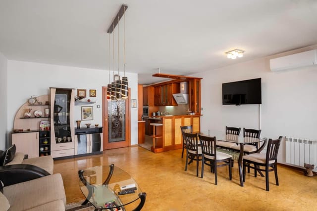 Vintage and Cozy 2BD/2BA Flat in Prime Location