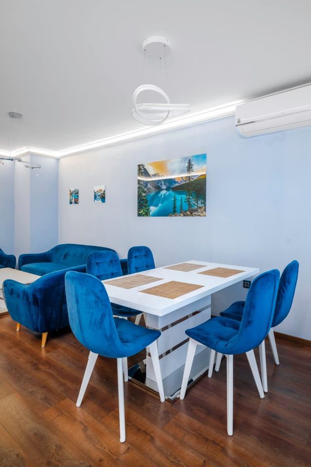 Feel at Home - Central 2BD Flat with Parking