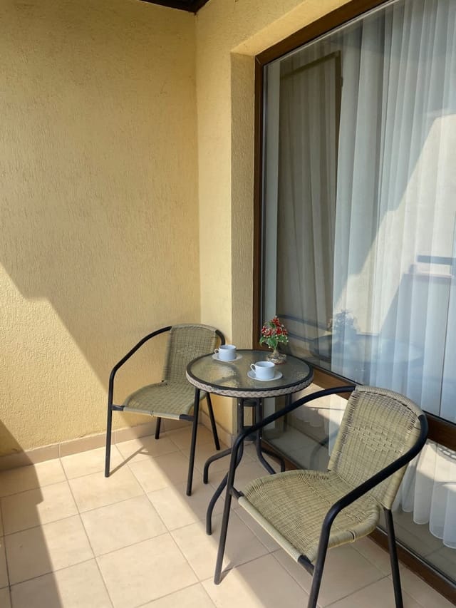 1BD Flat on the Beach with Parking