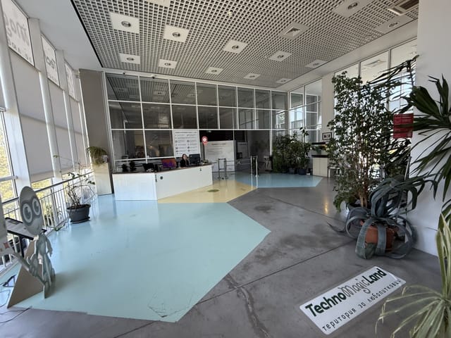 A science Museum with modern interior - Photo 3