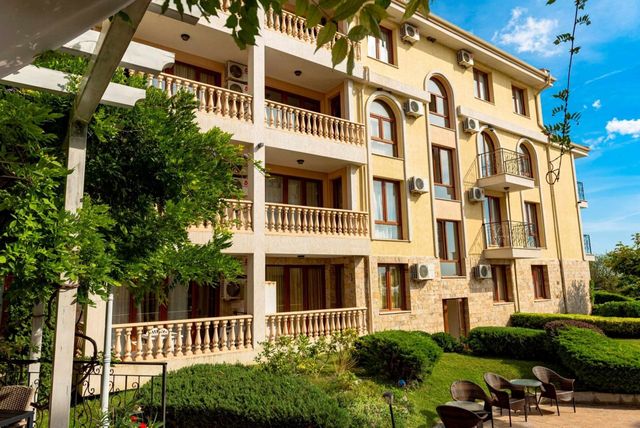 Cozy 1-Bedroom Apartment in Royal Bay