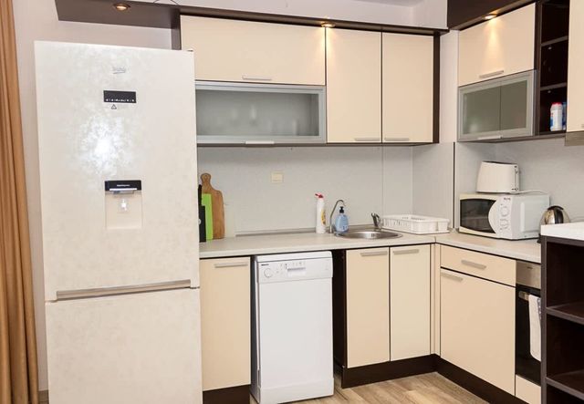 Cozy 2BD Flat with Balcony and Workspace