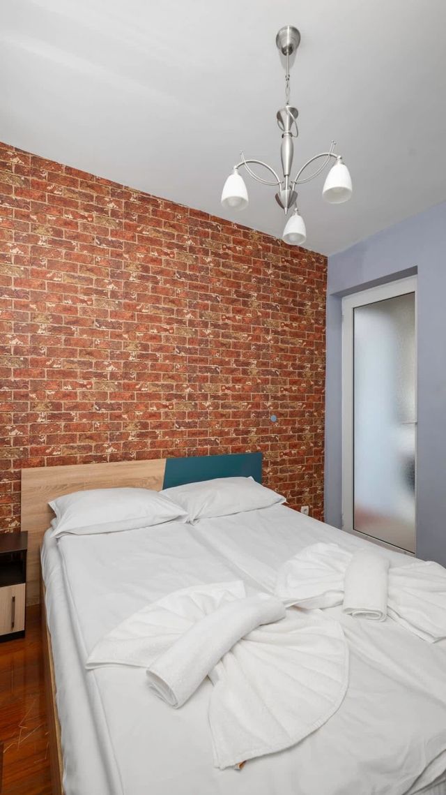 Central Cozy 1BD Compact Chic Living