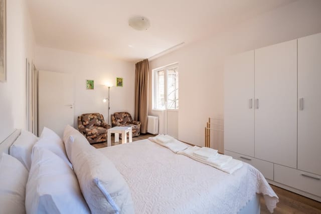 Peaceful downtown location - 2 bedroom apartment