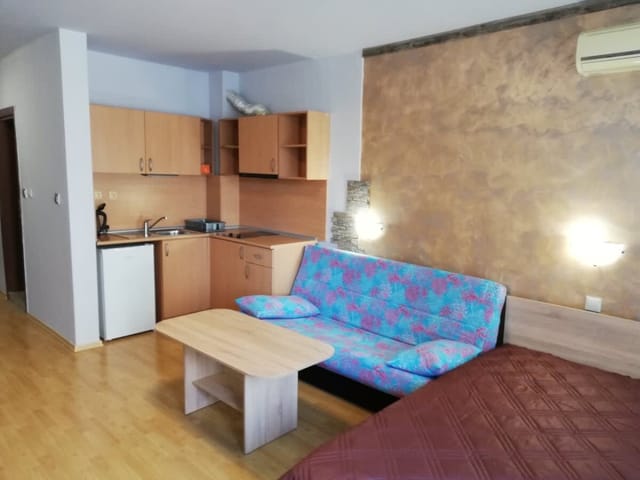 Lovely Studio in a Complex with a Pool