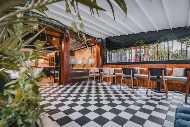 Three Railway Arch Industrial Venue with a Courtyard in Shoreditch