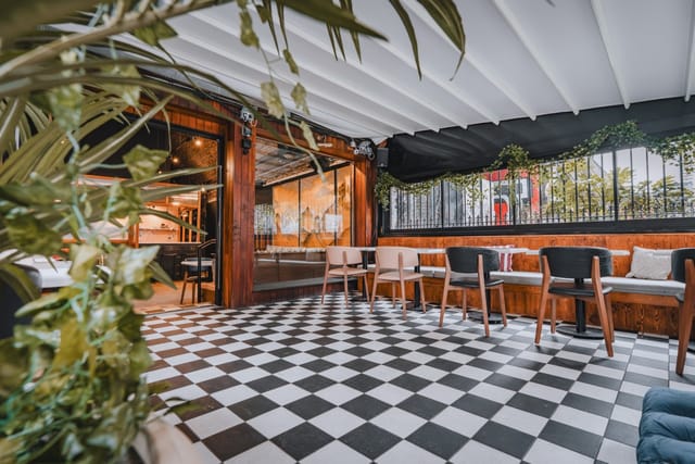 Three Railway Arch Industrial Venue with a Courtyard in Shoreditch