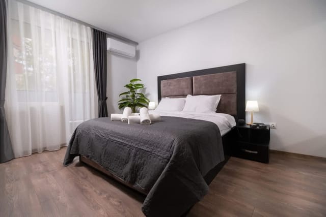 Central Plovdiv: Modern 1BR with Netflix & Balcony