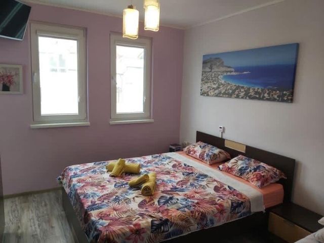 Colorful 1-BDR Apartment - Top center of Burgas - Photo 2