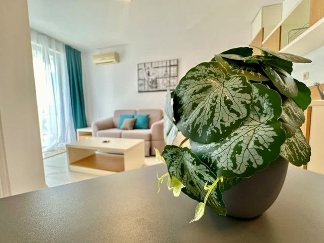 Cozy  pool view apartment on complex Rainbow 3