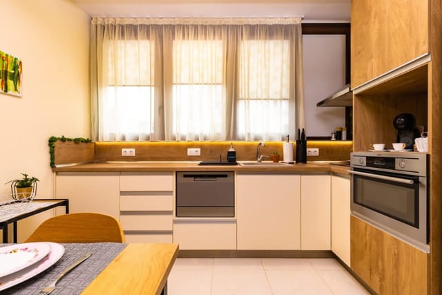 The Plovdiv Pad: Your 1-BD Hideaway in the Center