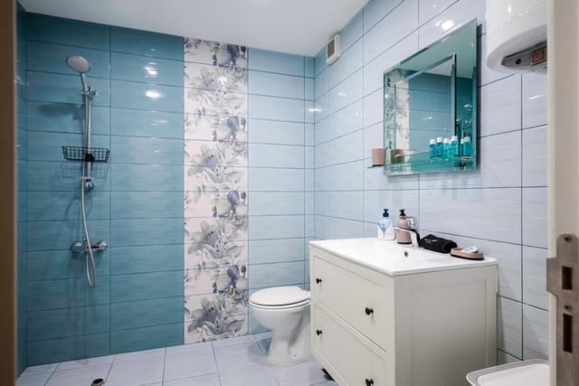 City Haven: Expansive Apartment in Prime Location