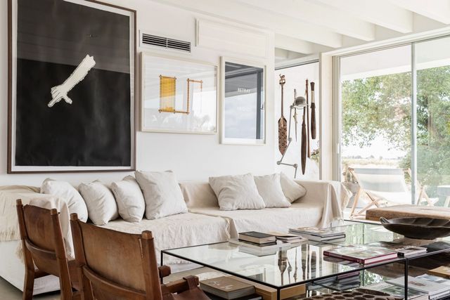 Casa da Volta — Contemporary Walled Villa with Courtyards & Exceptional Natural Light