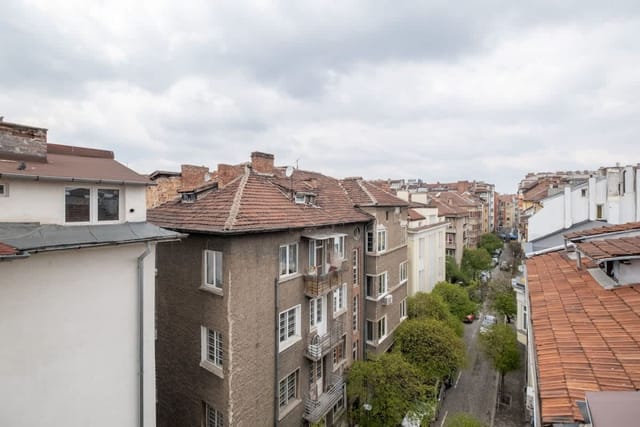 High-end Designer 2BR Aprt + Lift&Balconies