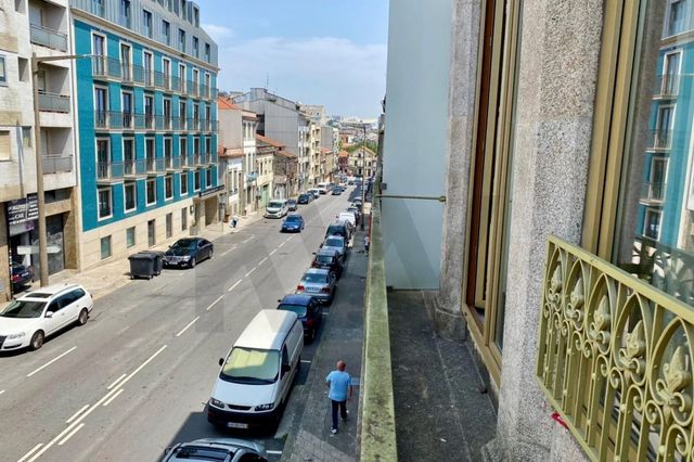 2 BDR & 2 BTHR Duplex with 2 balconies