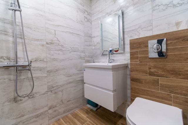 Central Plovdiv: Modern 1BR with Netflix & Balcony