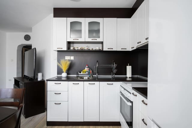 Sunny & Modern 1BD Apartment