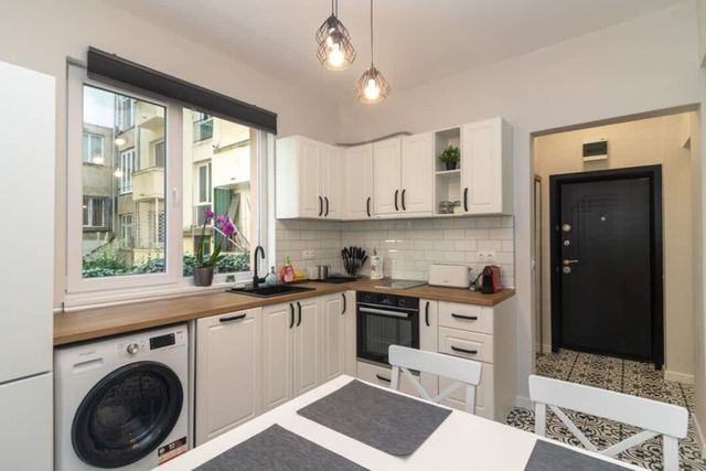 Charming City Gem with Central Location - Photo 3