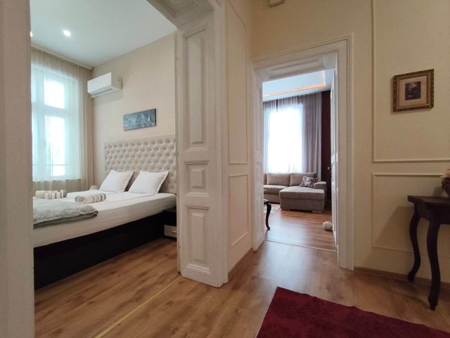 Apo Apartment - Top Center