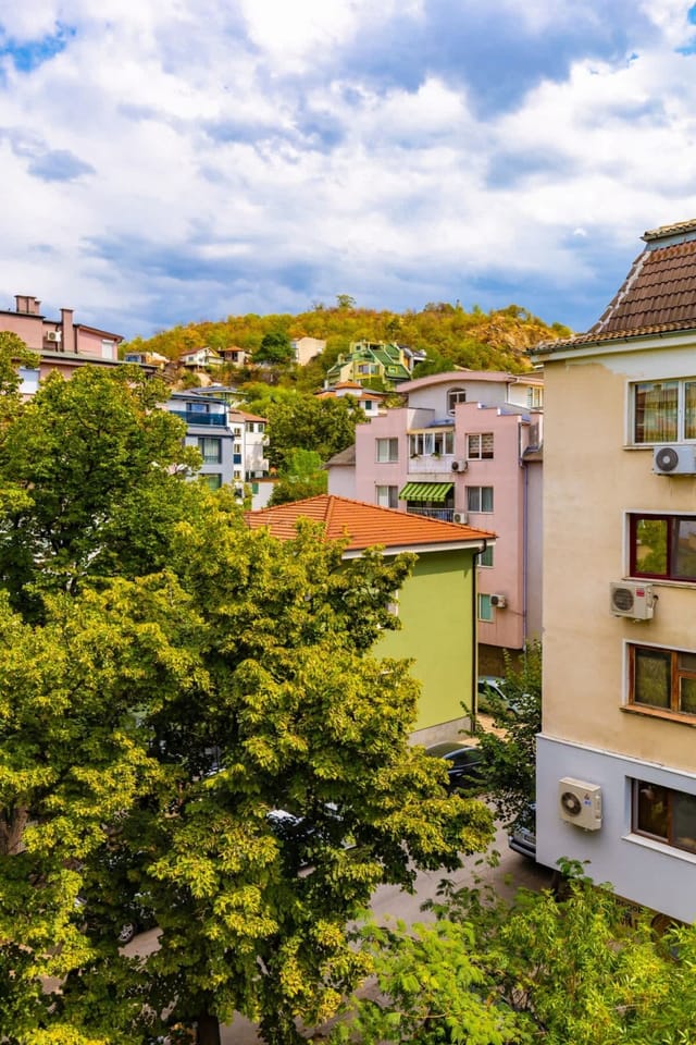 The Plovdiv Pad: Your 1-BD Hideaway in the Center