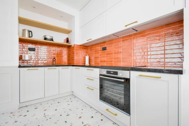 Stylish 2BD with Balcony &amp; Desk near Vitosha Blvd - Photo 4