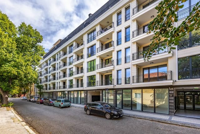 Downtown Modern Studio with Balcony