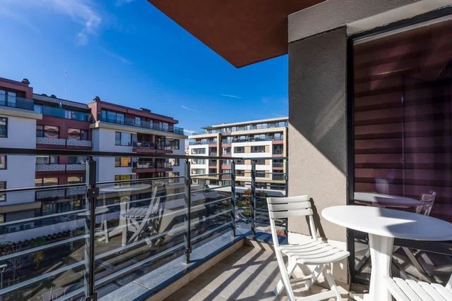 Stylish 1BD flat with a Parking Spot - Photo 4