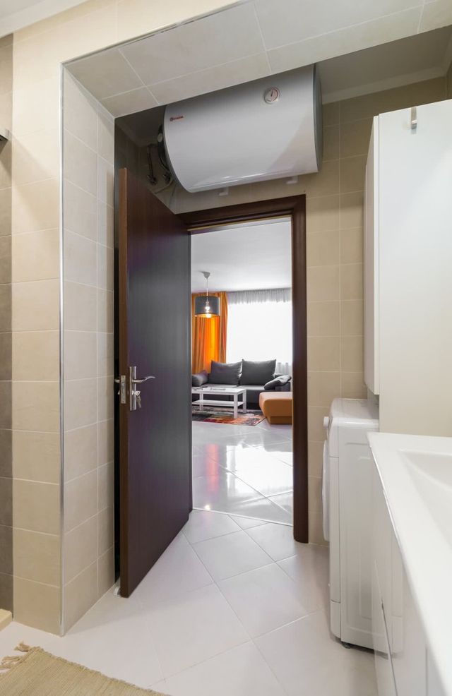 Pop your C-o-l-o-r-s - Funky and Modern 1BDR. Apt.