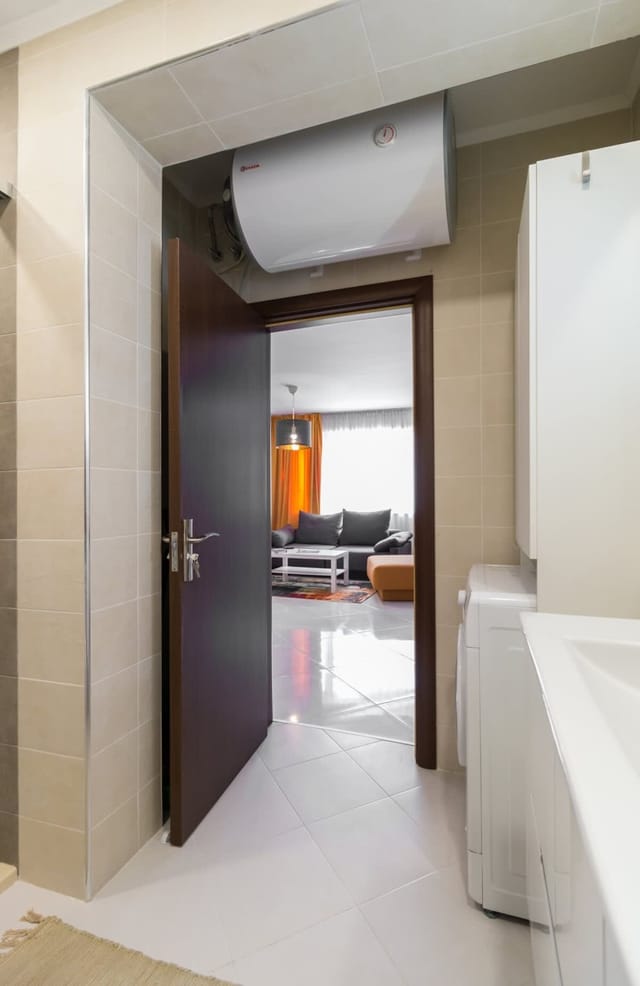 Pop your C-o-l-o-r-s - Funky and Modern 1BDR. Apt.