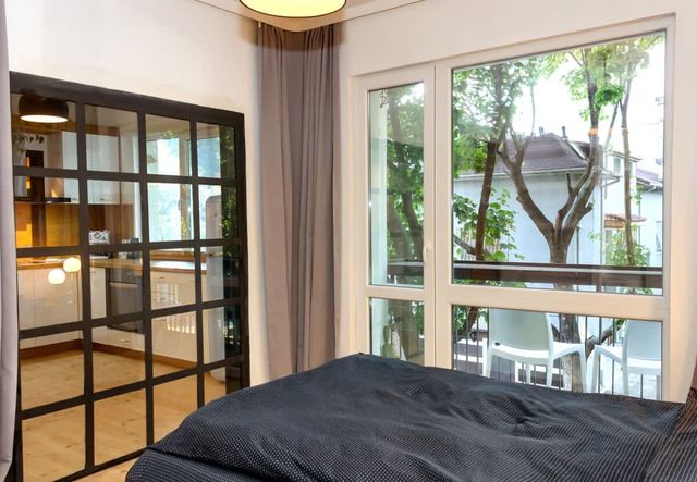 Bright & Spacious Apartment with a Charming Balcon