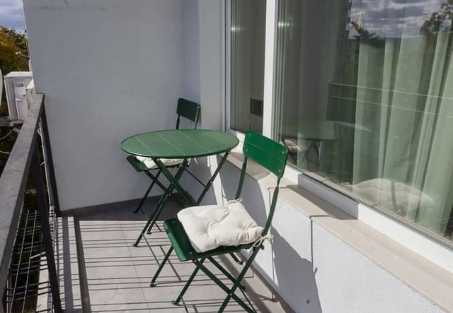 1BD Sea Garden Retreat with Dedicated Workspace