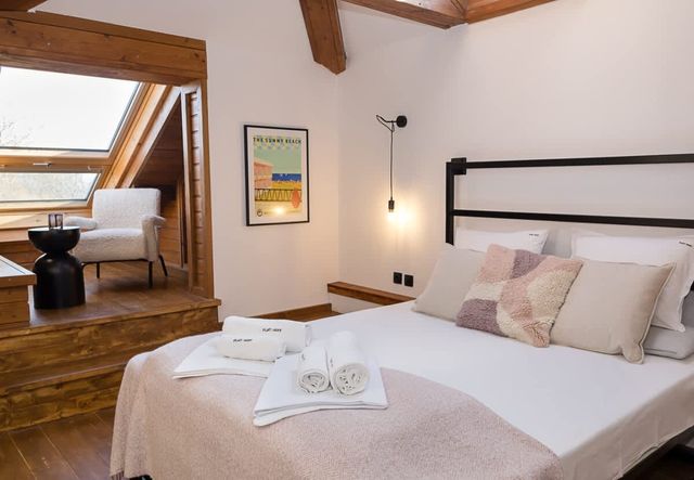 Stylish Maisonette Just Steps from the Sea Garden