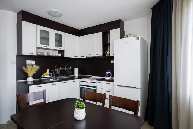 Sunny & Modern 1BD Apartment