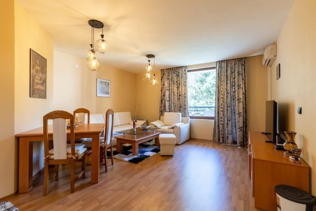 Golden Sands: 1BD Retreat with Free Parking Space