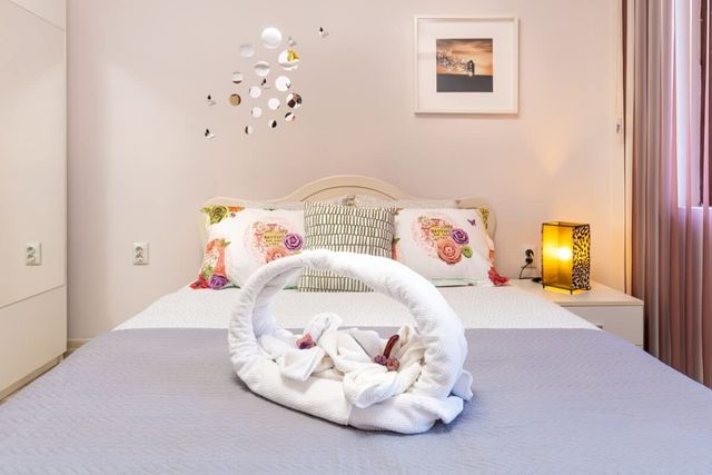 Downtown 1BD Apartment w/ Cosy Balcony