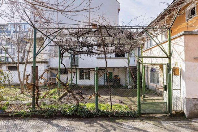 Cozy Floor from a House Near the City Center