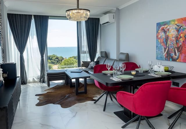 Royal View –Luxury 2BR Apartment with Sea Panorama