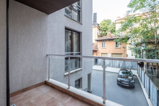 SOFapart Boutique Apt with 3 BDR + 2 BTH & Parking