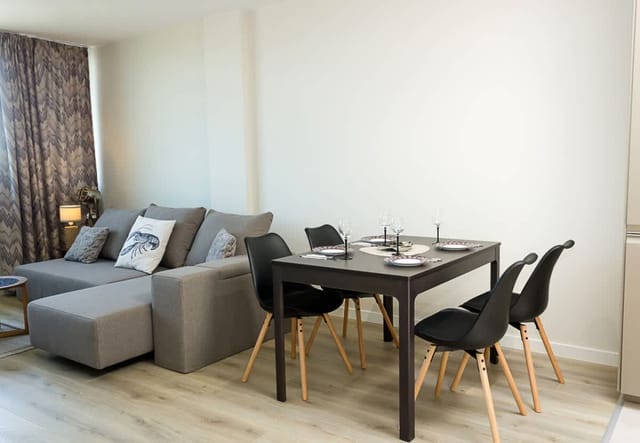 Sea View 1BD Modern Flat in Chayka