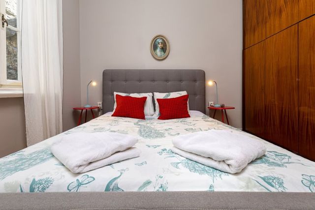 The Old Town Vintage 2-Bedroom Jewel