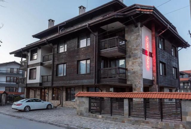 Charming, fully-furnished, 2-bedroom apartment